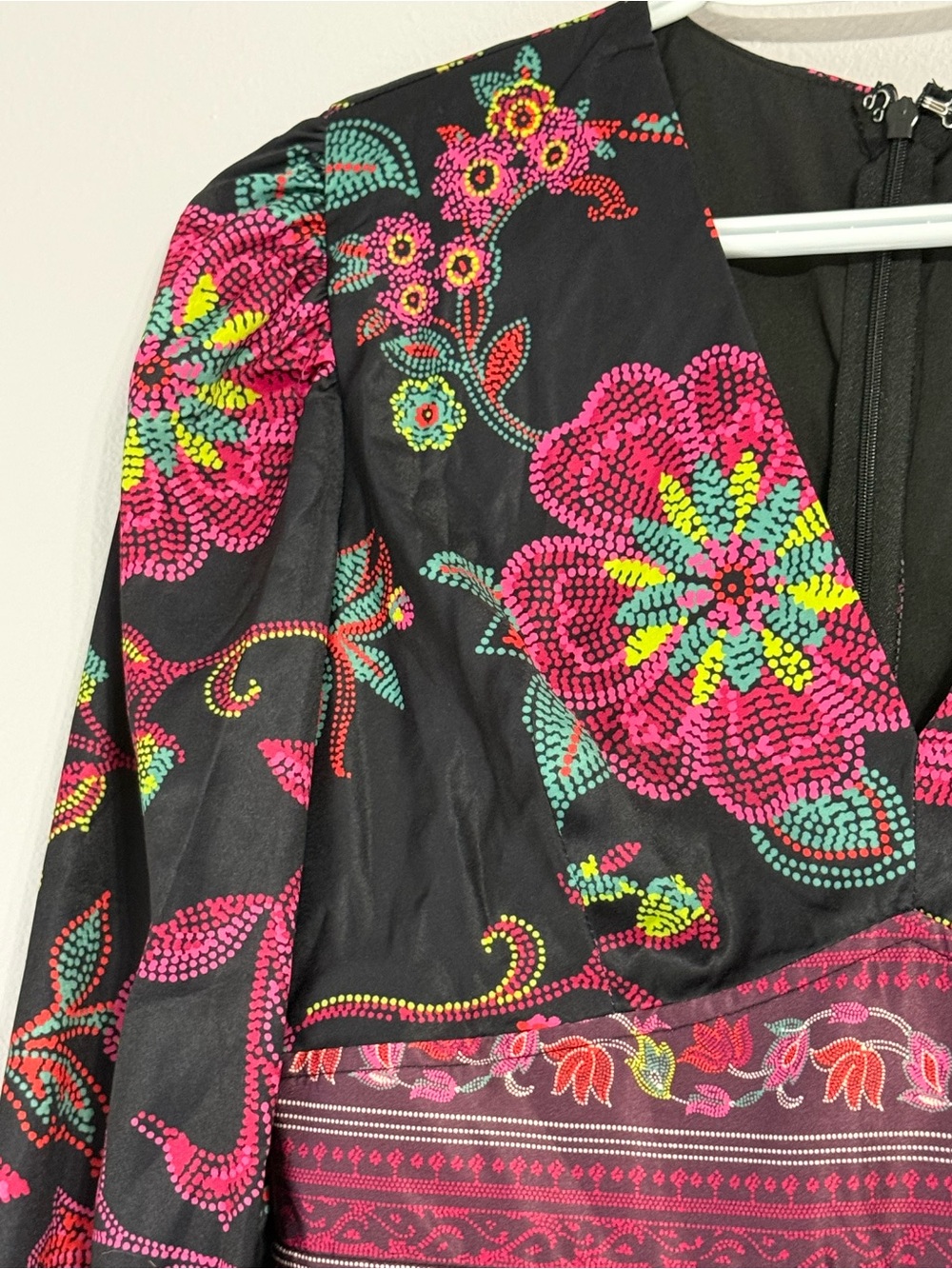 Avara Taylor Black Floral Wrap Blouse Top Sz S $84 Retail - Picture 3 of 8